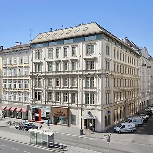 **** Hotel Living An Der Oper Austria